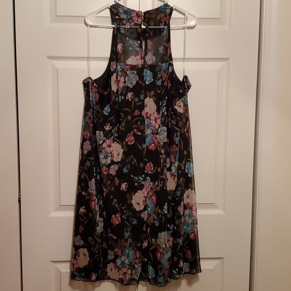 NWOT Avenue Black Floral Sleeveless Halter Dress Plus Size 30/32